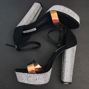 CAPE ROBIN HEELS SIZE 7